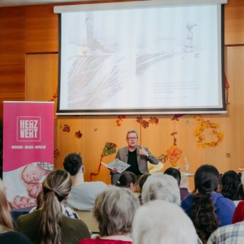 Ralf Rangnick besuchte am 4.11. das Kolpinghaus "Gemeinsam leben" in Wien-Favoriten und las Geschichten von Kobi Yamada